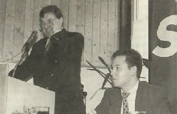 Der frühere Sandhäuser Bürgermeister Erich Bertsch (li) und Hans-Jürgen Moos (re) 1997.